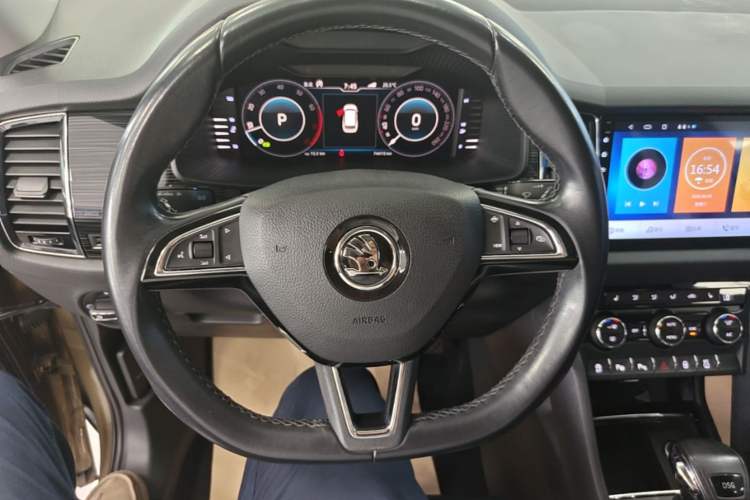 Used Skoda Kodiaq 2019 Facelifted TSI330 7-Seater Two-Wheel-Drive Luxury Enjoyment Edition China VI Standard Steering Wheel