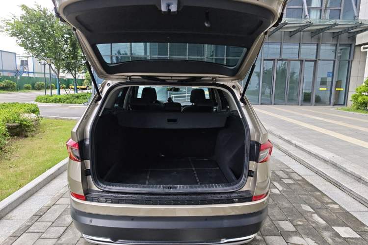 Used Skoda Kodiaq 2019 Facelifted TSI330 5-Seater Two-Wheel-Drive Luxury Enjoyment Edition China VI Standard Trunk