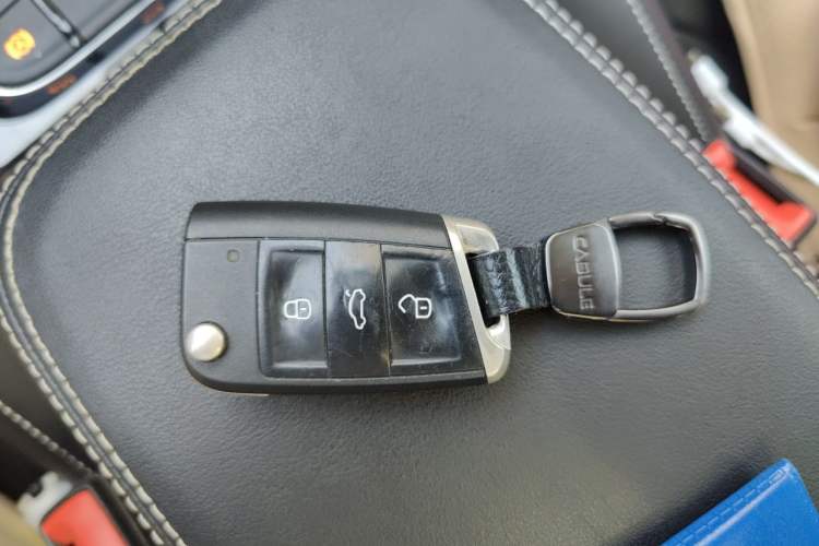 Used Skoda Kodiaq 2019 Facelifted TSI330 5-Seater Two-Wheel-Drive Luxury Enjoyment Edition China VI Standard Vehicle Key
