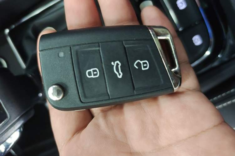 Used Skoda Kodiaq 2019 Facelifted TSI330 7-Seater Two-Wheel-Drive Luxury Enjoyment Edition China VI Standard Vehicle Key