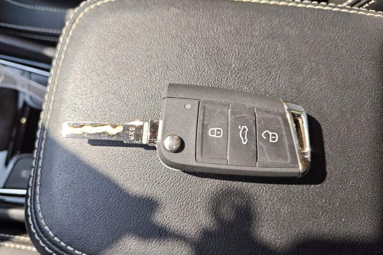 Used Skoda Kodiaq 2019 Facelifted TSI330 5-Seater Two-Wheel-Drive Luxury Enjoyment Edition China VI Standard Vehicle Key