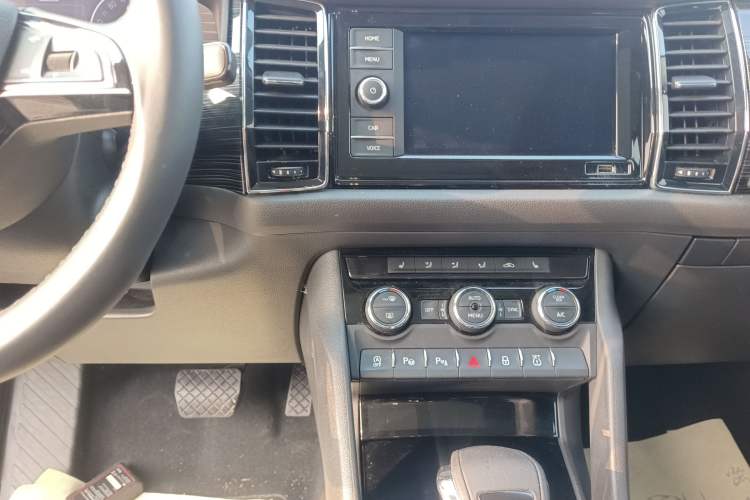 Used Skoda Kodiaq 2019 Facelifted TSI330 7-Seater Two-Wheel-Drive Luxury Enjoyment Edition China VI Standard Audio And AC Panel