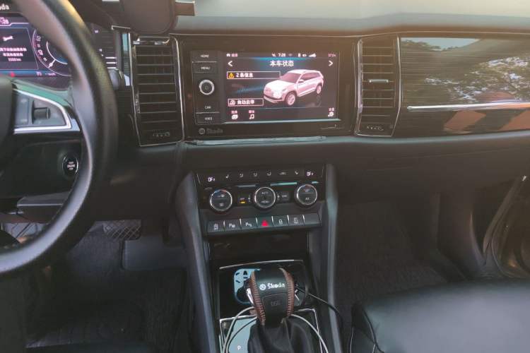 Used Skoda Kodiaq 2019 Facelifted TSI330 7-Seater Two-Wheel-Drive Luxury Enjoyment Edition China VI Standard Audio And AC Panel