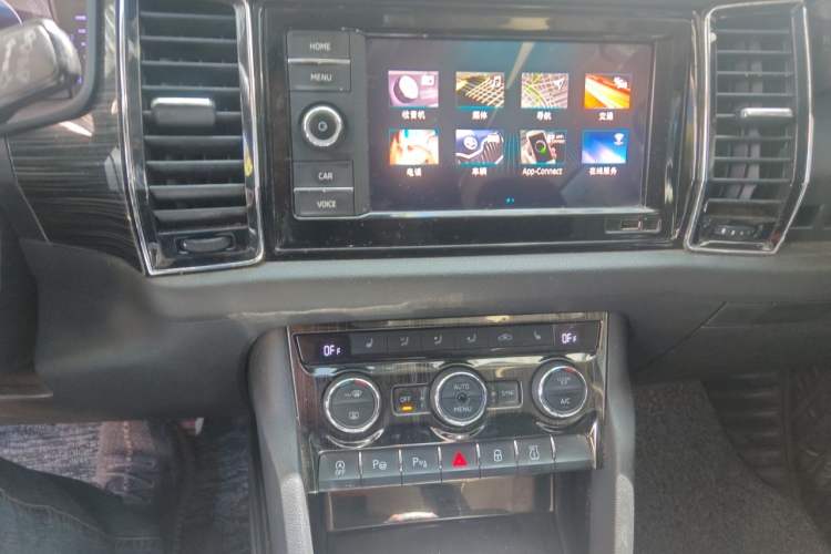 Used Skoda Kodiaq 2019 Facelifted TSI330 7-Seater Two-Wheel-Drive Luxury Enjoyment Edition China VI Standard Audio And AC Panel