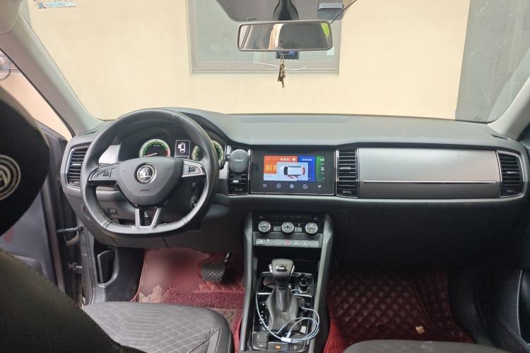 Used Skoda Kodiaq 2019 TSI330 7-Seater Two-Wheel-Drive Comfort Edition China V Standard Center Console