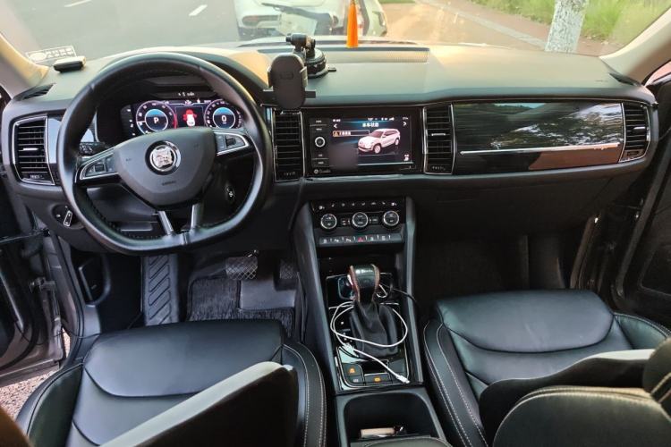 Used Skoda Kodiaq 2019 Facelifted TSI330 7-Seater Two-Wheel-Drive Luxury Enjoyment Edition China VI Standard Center Console