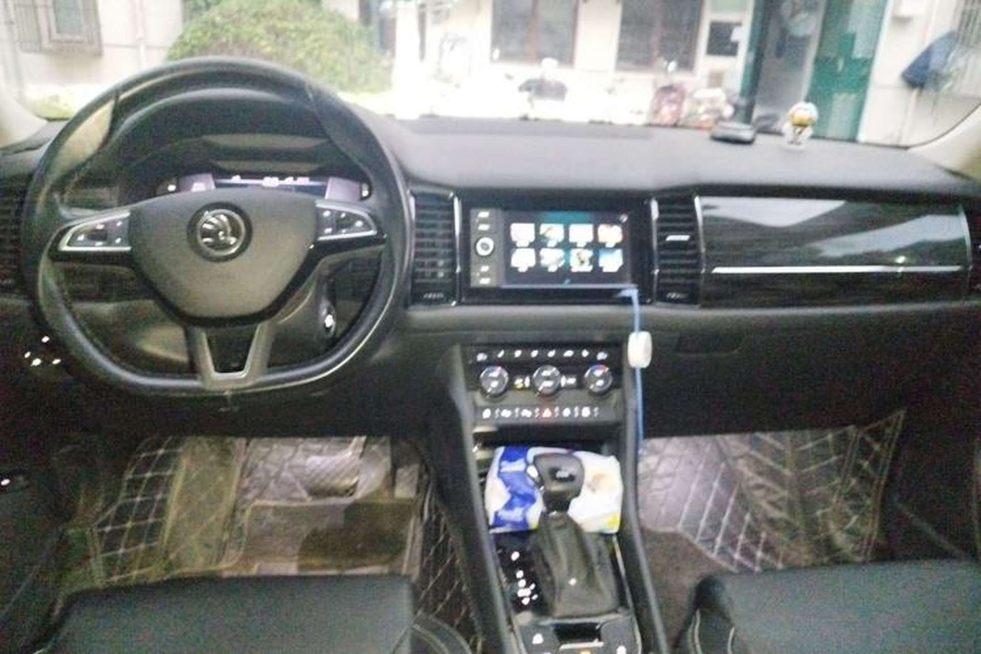 Used Skoda Kodiaq 2019 Facelifted TSI330 5-Seater Two-Wheel-Drive Luxury Enjoyment Edition China VI Standard Center Console