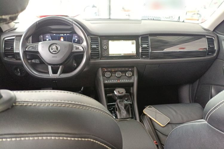 Used Skoda Kodiaq 2019 Facelifted TSI380 7-Seater All-Wheel-Drive Flagship Version China VI Standard Center Console