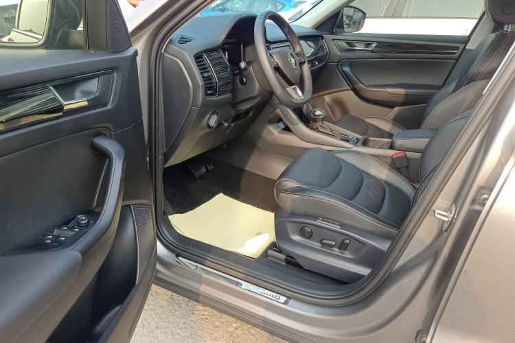 Used Skoda Kodiaq 2019 Facelifted TSI330 7-Seater Two-Wheel-Drive Luxury Enjoyment Edition China VI Standard Driver Seat