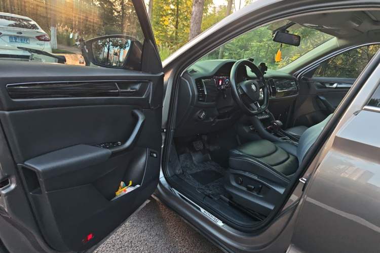 Used Skoda Kodiaq 2019 Facelifted TSI330 7-Seater Two-Wheel-Drive Luxury Enjoyment Edition China VI Standard Driver Seat