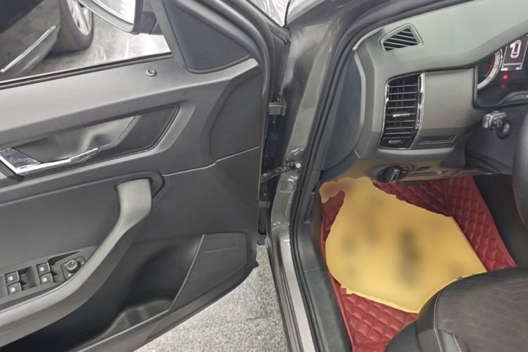 Used Skoda Kodiaq 2019 TSI330 7-Seater Two-Wheel-Drive Comfort Edition China V Standard Driver Seat