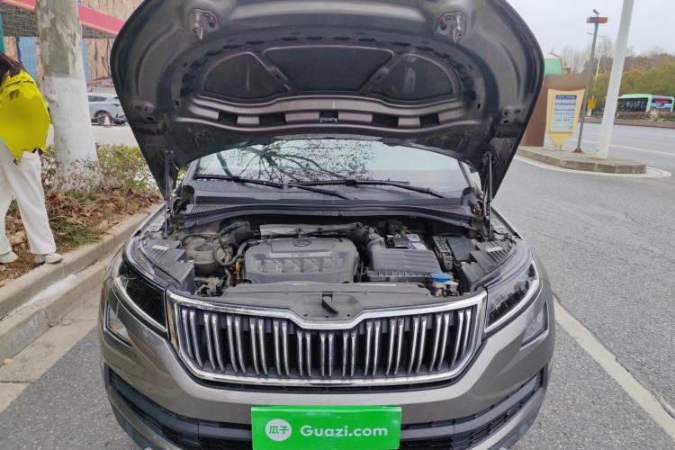 Used Skoda Kodiaq 2019 Facelifted TSI330 7-Seater Two-Wheel-Drive Luxury Enjoyment Edition China VI Standard Engine Bay