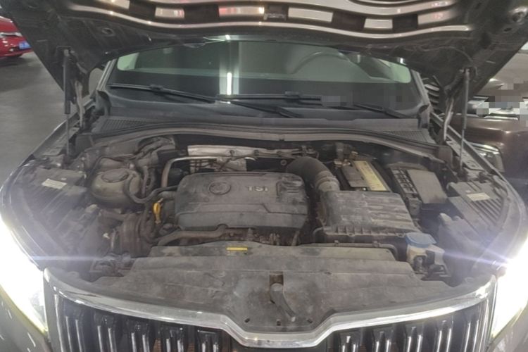 Used Skoda Kodiaq 2019 Facelifted TSI380 7-Seater All-Wheel-Drive Flagship Version China VI Standard Engine Bay