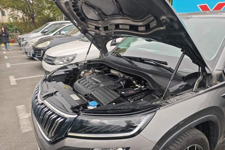 Used Skoda Kodiaq 2019 Facelifted TSI330 7-Seater Two-Wheel-Drive Luxury Enjoyment Edition China VI Standard Engine Bay