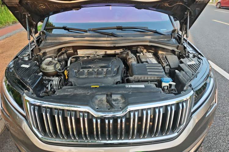 Used Skoda Kodiaq 2019 Facelifted TSI330 7-Seater Two-Wheel-Drive Luxury Enjoyment Edition China VI Standard Engine Bay