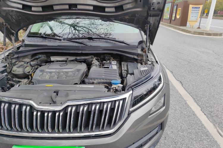 Used Skoda Kodiaq 2019 Facelifted TSI330 7-Seater Two-Wheel-Drive Luxury Enjoyment Edition China VI Standard Engine Bay Left