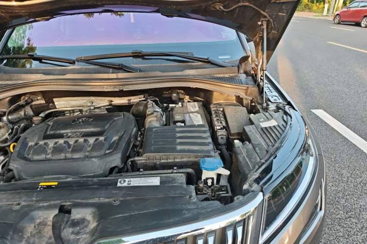 Used Skoda Kodiaq 2019 Facelifted TSI330 7-Seater Two-Wheel-Drive Luxury Enjoyment Edition China VI Standard Engine Bay Left
