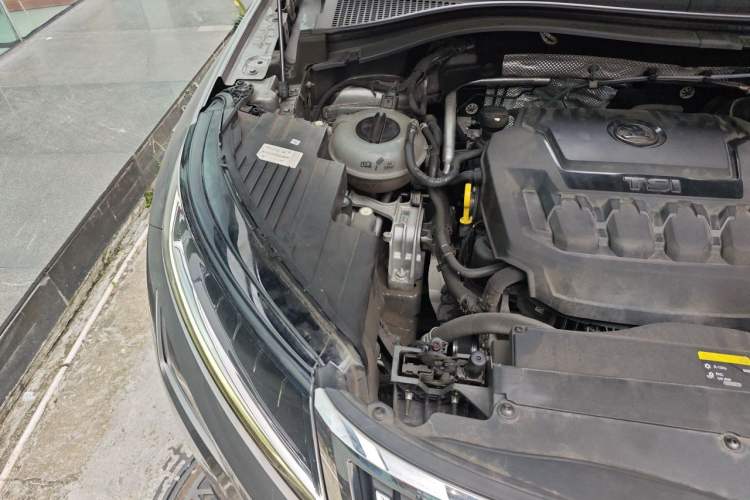 Used Skoda Kodiaq 2019 Facelifted TSI330 5-Seater Two-Wheel-Drive Luxury Enjoyment Edition China VI Standard Engine Bay Right