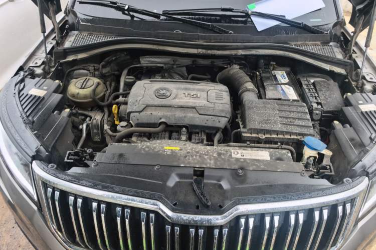 Used Skoda Kodiaq 2019 TSI380 7-Seater Four-Wheel Drive Luxury Enjoyment Edition China V Standard Engine Bay