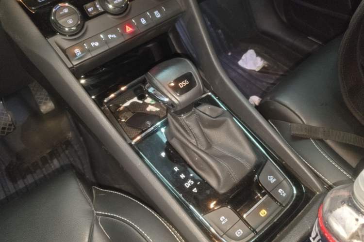 Used Skoda Kodiaq 2019 Facelifted TSI380 7-Seater All-Wheel-Drive Flagship Version China VI Standard Gear Lever