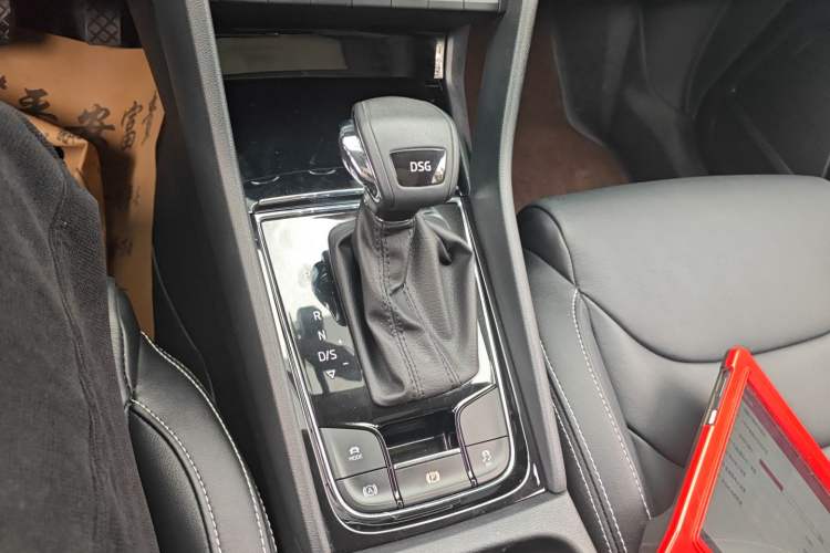 Used Skoda Kodiaq 2019 Facelifted TSI330 7-Seater Two-Wheel-Drive Luxury Enjoyment Edition China VI Standard Gear Lever