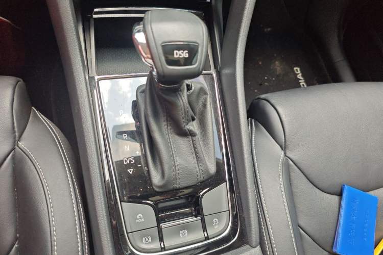 Used Skoda Kodiaq 2019 Facelifted TSI330 5-Seater Two-Wheel-Drive Luxury Enjoyment Edition China VI Standard Gear Lever