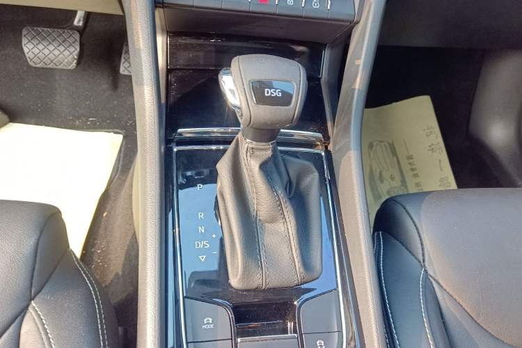 Used Skoda Kodiaq 2019 Facelifted TSI330 7-Seater Two-Wheel-Drive Luxury Enjoyment Edition China VI Standard Gear Lever