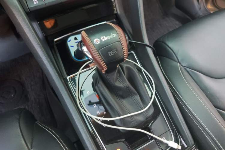 Used Skoda Kodiaq 2019 Facelifted TSI330 7-Seater Two-Wheel-Drive Luxury Enjoyment Edition China VI Standard Gear Lever