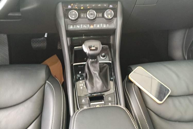 Used Skoda Kodiaq 2019 Facelifted TSI380 7-Seater All-Wheel-Drive Flagship Version China VI Standard Gear Lever
