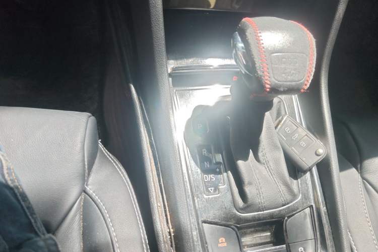 Used Skoda Kodiaq 2019 Facelifted TSI330 7-Seater Two-Wheel-Drive Luxury Enjoyment Edition China VI Standard Gear Lever