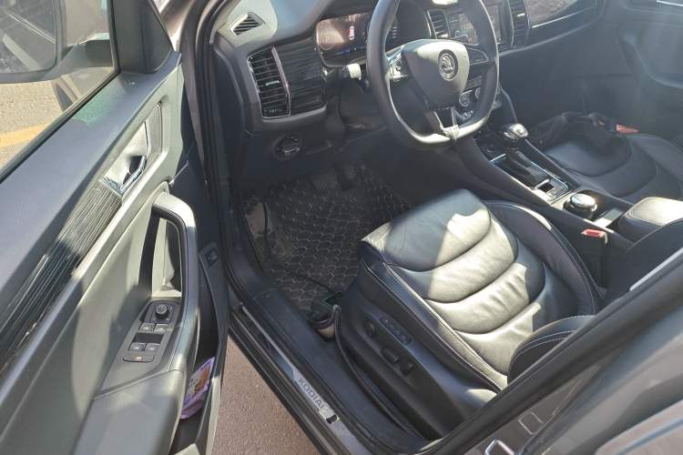 Used Skoda Kodiaq 2019 Facelifted TSI330 5-Seater Two-Wheel-Drive Luxury Enjoyment Edition China VI Standard Interior 3