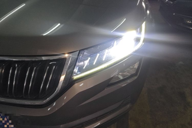 Used Skoda Kodiaq 2019 Facelifted TSI380 7-Seater All-Wheel-Drive Flagship Version China VI Standard Left Front Headlight