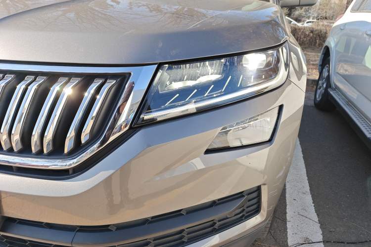 Used Skoda Kodiaq 2019 Facelifted TSI330 5-Seater Two-Wheel-Drive Luxury Enjoyment Edition China VI Standard Left Front Headlight