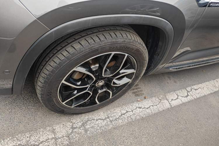 Used Skoda Kodiaq 2019 Facelifted TSI330 7-Seater Two-Wheel-Drive Luxury Enjoyment Edition China VI Standard Left Front Wheel Hub