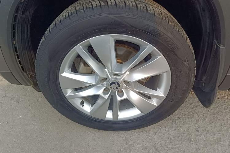 Used Skoda Kodiaq 2019 Facelifted TSI330 7-Seater Two-Wheel-Drive Luxury Enjoyment Edition China VI Standard Left Front Wheel Hub