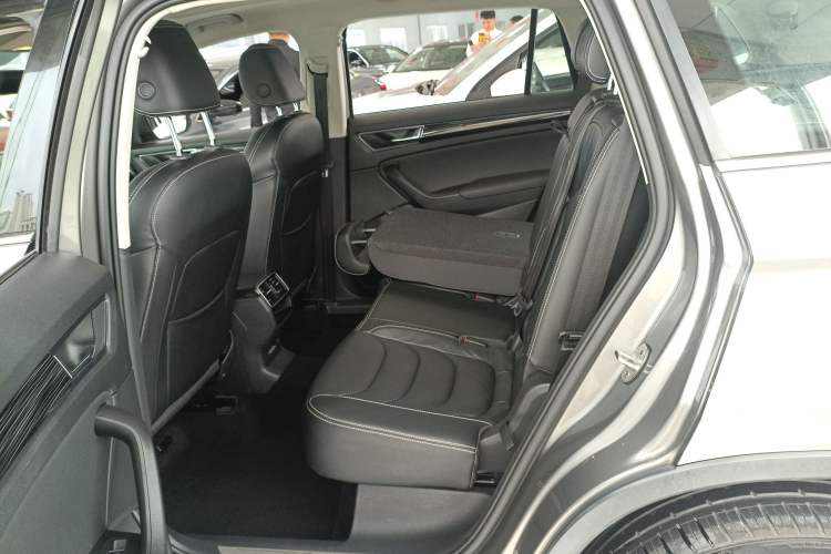 Used Skoda Kodiaq 2019 Facelifted TSI380 7-Seater All-Wheel-Drive Flagship Version China VI Standard Left Rear Seat