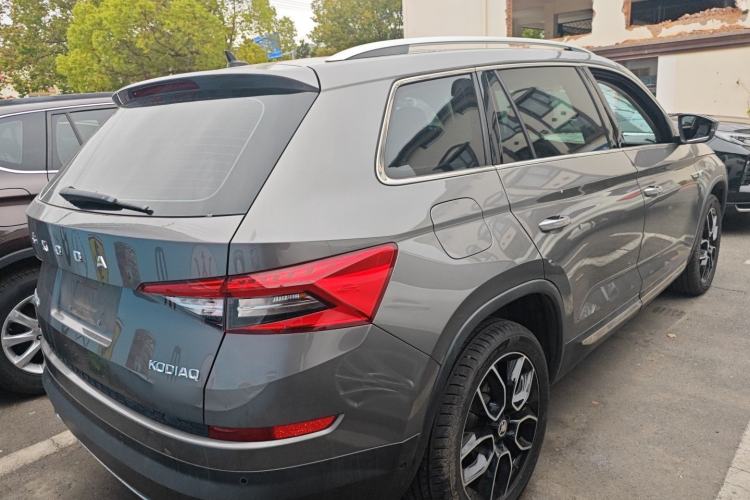 Used Skoda Kodiaq 2019 Facelifted TSI330 7-Seater Two-Wheel-Drive Luxury Enjoyment Edition China VI Standard Rear Right 45 Deg
