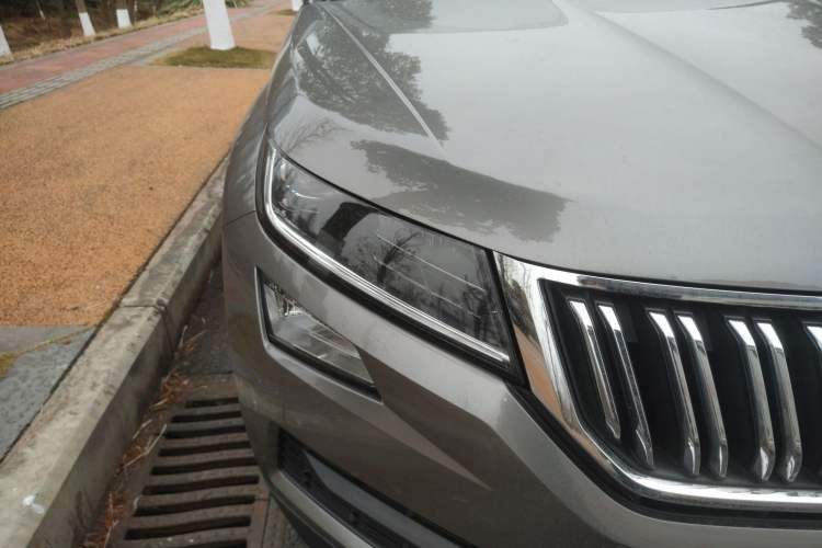 Used Skoda Kodiaq 2019 Facelifted TSI330 7-Seater Two-Wheel-Drive Luxury Enjoyment Edition China VI Standard Right Front Headlight