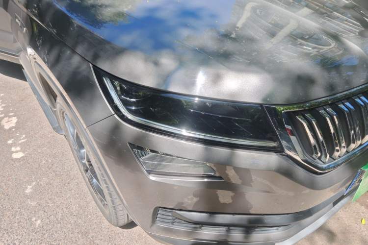 Used Skoda Kodiaq 2019 Facelifted TSI330 7-Seater Two-Wheel-Drive Luxury Enjoyment Edition China VI Standard Right Front Headlight