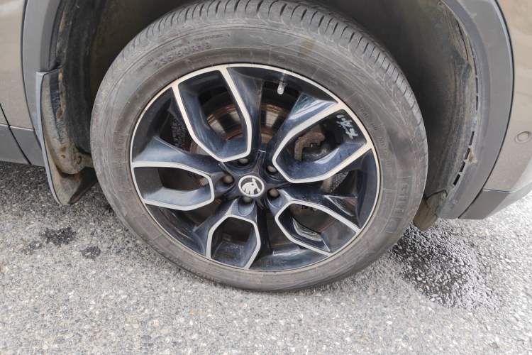 Used Skoda Kodiaq 2019 Facelifted TSI330 7-Seater Two-Wheel-Drive Luxury Enjoyment Edition China VI Standard Right Front Wheel Hub
