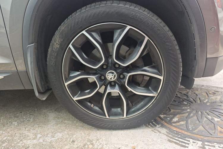 Used Skoda Kodiaq 2019 Facelifted TSI330 5-Seater Two-Wheel-Drive Luxury Enjoyment Edition China VI Standard Right Front Wheel Hub