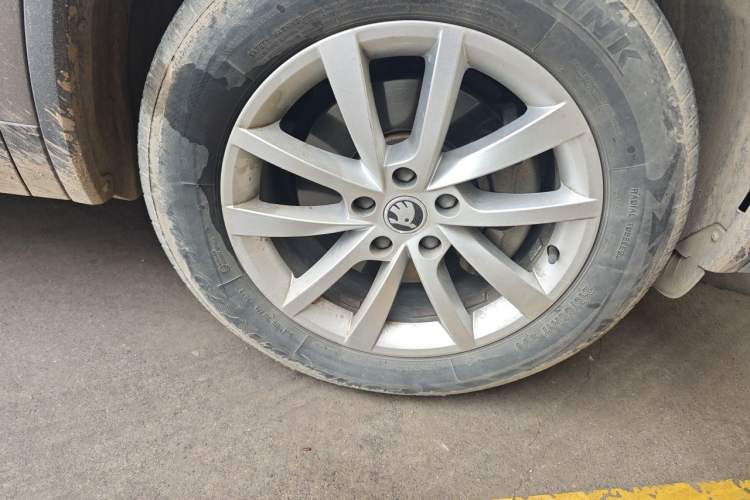 Used Skoda Kodiaq 2019 TSI330 7-Seater Two-Wheel-Drive Comfort Edition China V Standard Right Front Wheel Hub