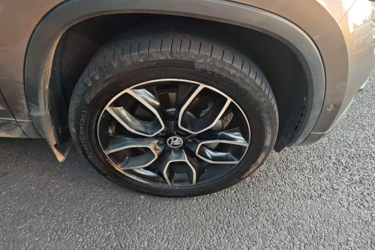 Used Skoda Kodiaq 2019 Facelifted TSI330 7-Seater Two-Wheel-Drive Luxury Enjoyment Edition China VI Standard Right Front Wheel Hub