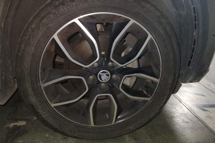 Used Skoda Kodiaq 2019 Facelifted TSI330 7-Seater Two-Wheel-Drive Luxury Enjoyment Edition China VI Standard Right Front Wheel Hub