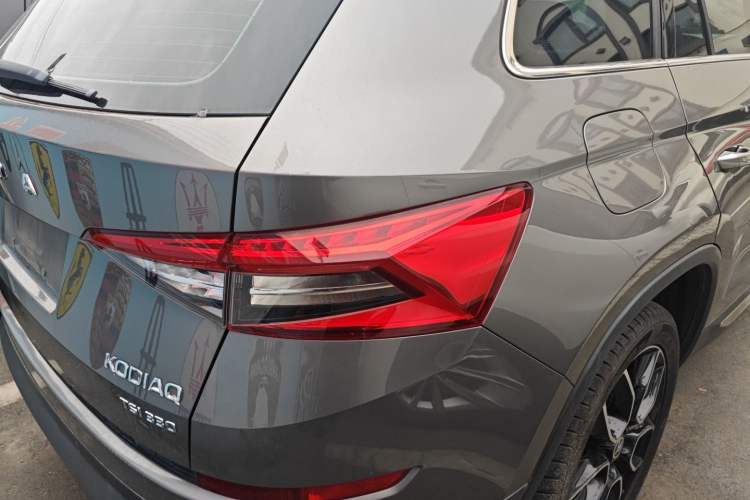 Used Skoda Kodiaq 2019 Facelifted TSI330 7-Seater Two-Wheel-Drive Luxury Enjoyment Edition China VI Standard Right Rear Taillight