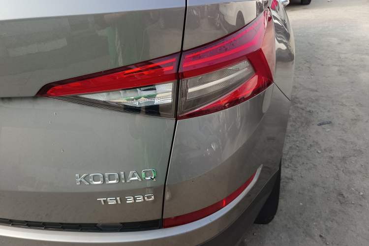 Used Skoda Kodiaq 2019 Facelifted TSI330 7-Seater Two-Wheel-Drive Luxury Enjoyment Edition China VI Standard Right Rear Taillight