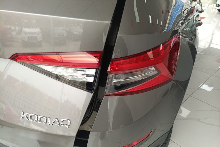 Used Skoda Kodiaq 2019 Facelifted TSI380 7-Seater All-Wheel-Drive Flagship Version China VI Standard Right Rear Taillight