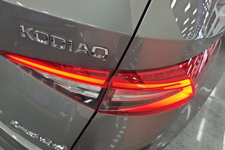 Used Skoda Kodiaq 2019 TSI330 7-Seater Two-Wheel-Drive Comfort Edition China V Standard Right Rear Taillight