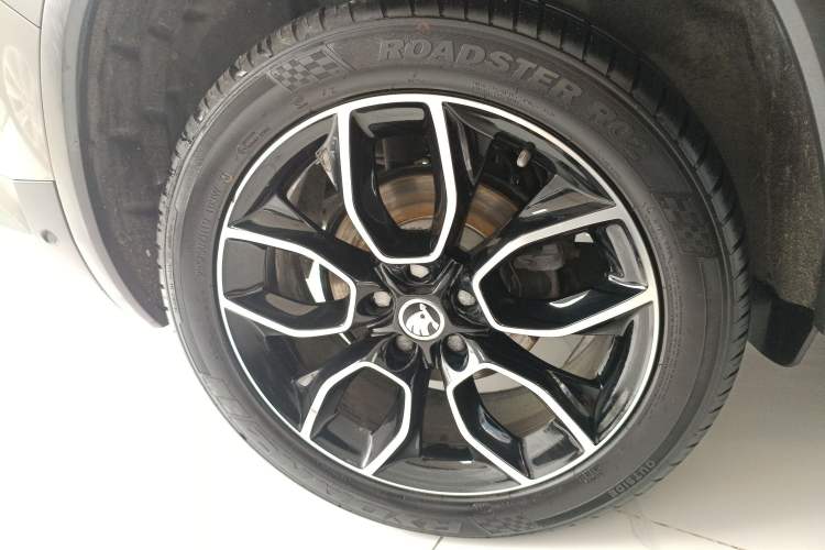 Used Skoda Kodiaq 2019 Facelifted TSI380 7-Seater All-Wheel-Drive Flagship Version China VI Standard Right Rear Wheel Hub