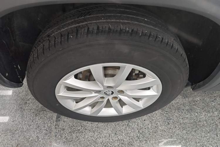 Used Skoda Kodiaq 2019 TSI330 7-Seater Two-Wheel-Drive Comfort Edition China V Standard Right Rear Wheel Hub